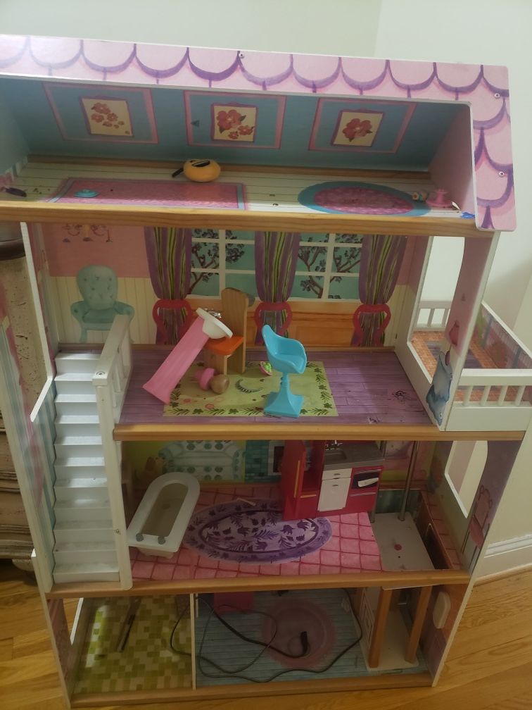 KidKraft Dollhouse .