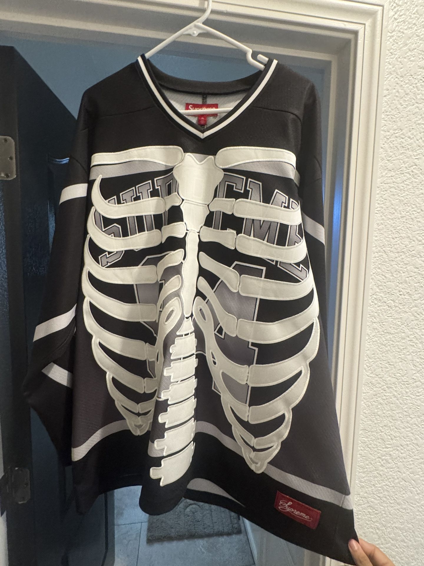 π Supreme Bones Hockey Jersey β Black (XL)