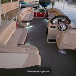  Pantoon Sun Tracker DLX 20