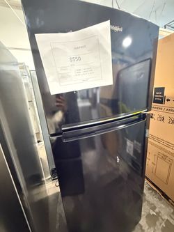 Whirlpool Top-Freezer Refrigerator Black