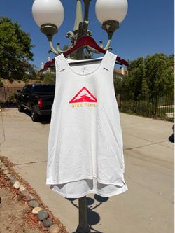Nke trail running tank top