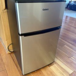 Galanz mini Fridge-Brand new