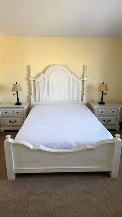 Queen Bed Frame + 2 Nightstands – French Country Style