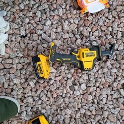 Dewalt Atomic Compact Series Reciprocating Saw W/Battery