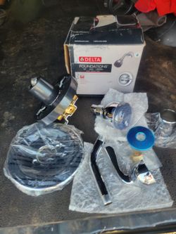 Delta Foundations Shower Combo Pack