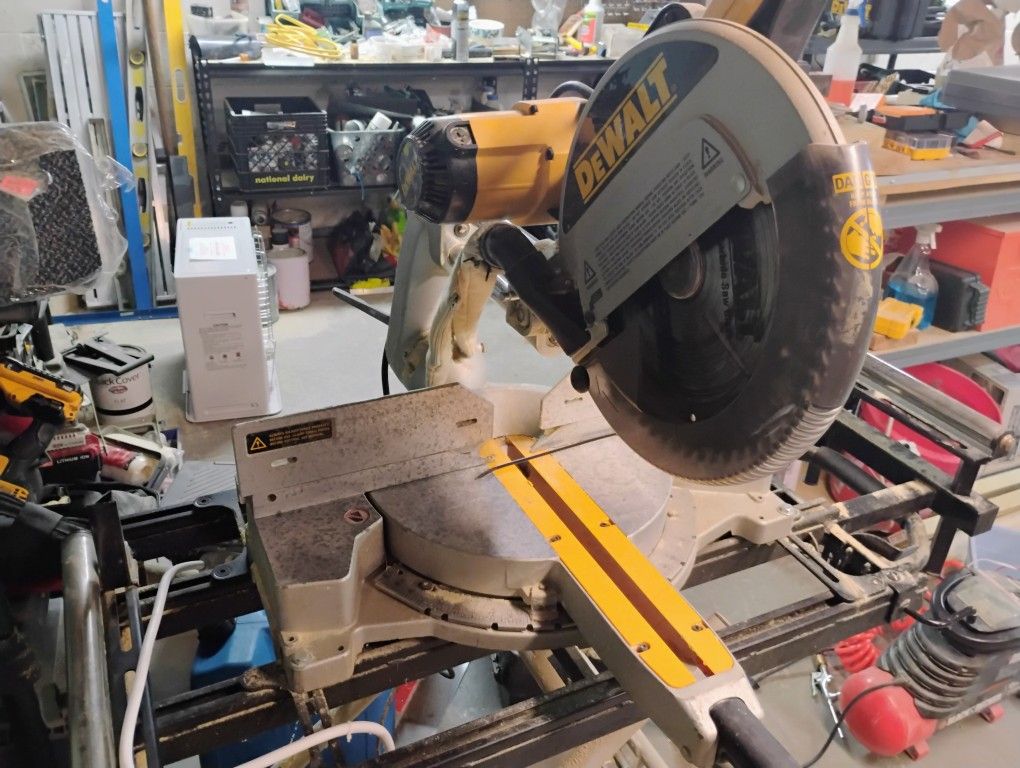 12in DeWalt Compound Miter Saw