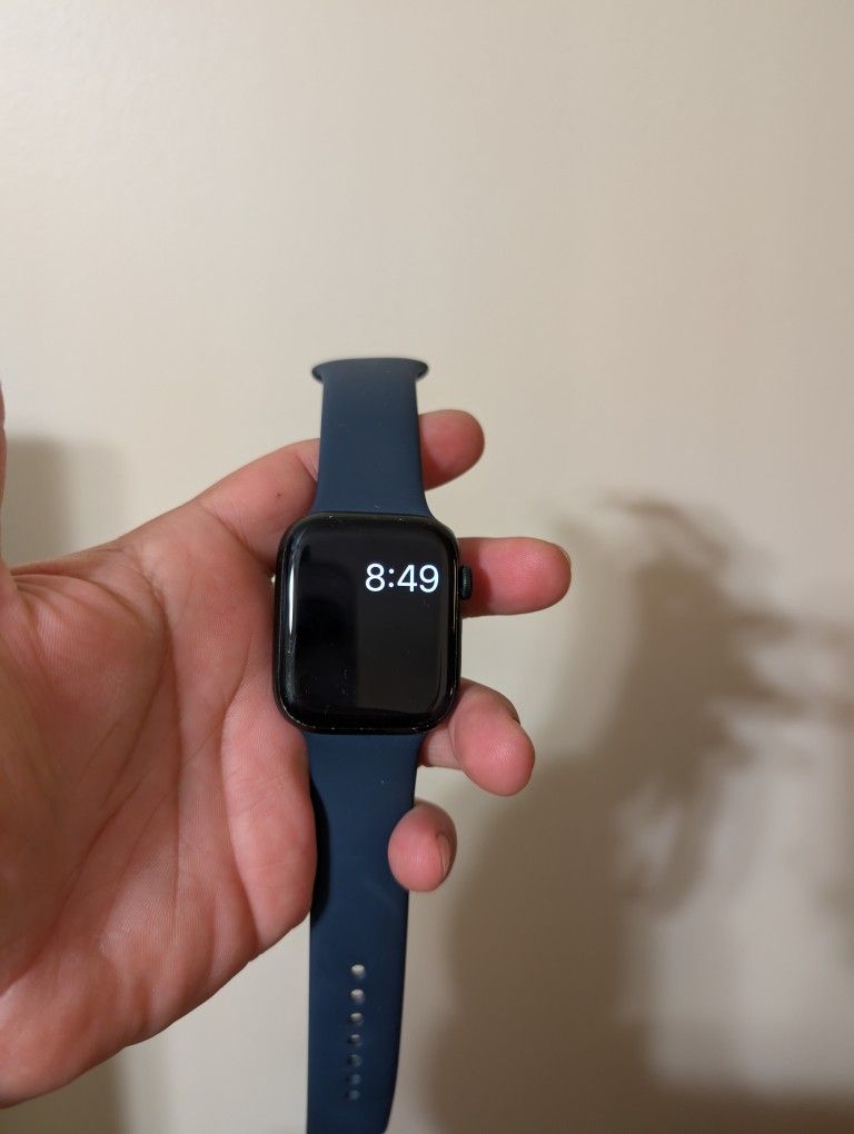 Apple Watch Series 7 Aluminum 45mm Clover Green 