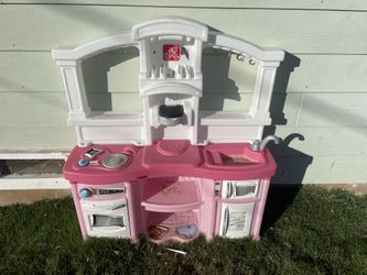 Free Kids Kitchen with Food, Table, Desk