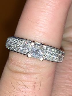 Engagaement ring!  (Great Deal)  Get It At This Great Price!! 