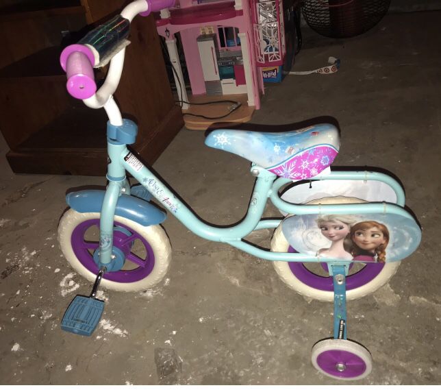 Toddler girl frozen bike
