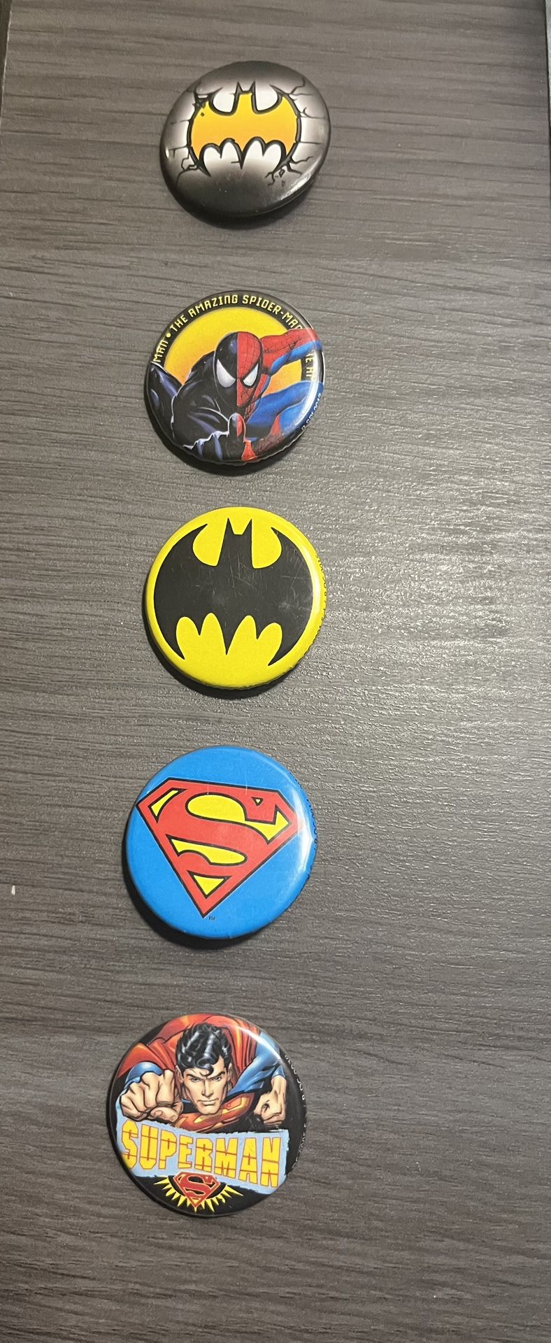 5 Pins 2 Batman, 2 Superman 1 Spider-Man
