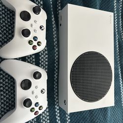 Xbox Series S 512GB with extra controller