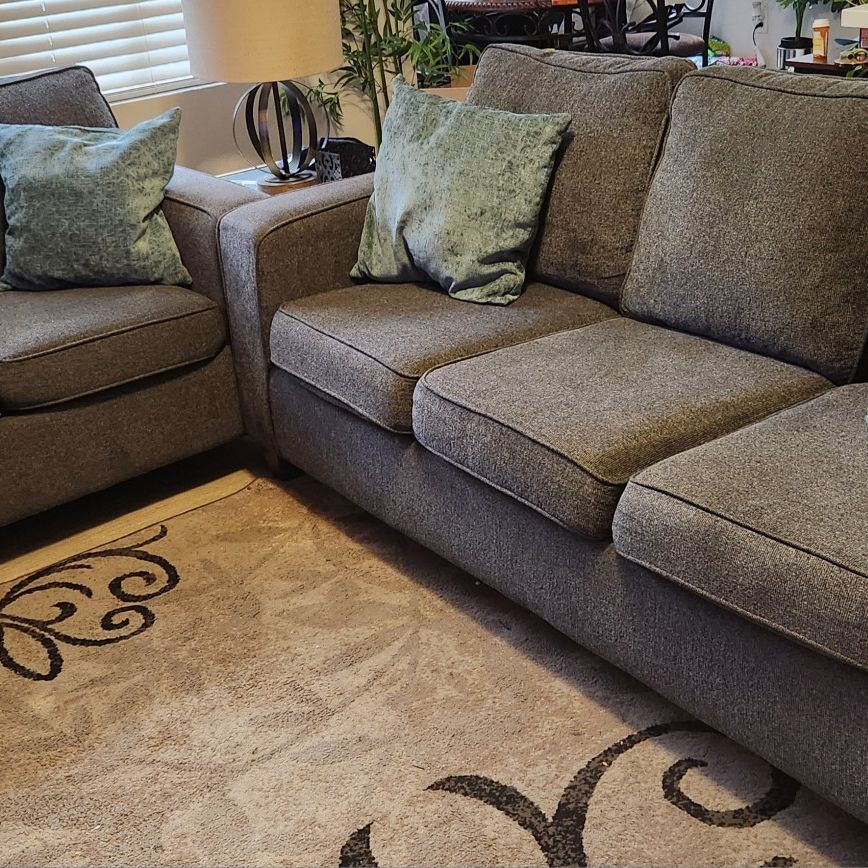 Couch Set 4 Piece.