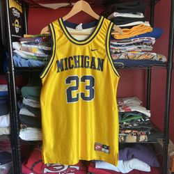 Nike Michigan Jersey🟡🔥 size Medium in Men for $30‼️‼️