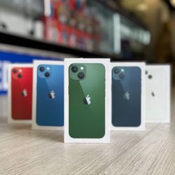 iPhone 13 (Unlocked) (Take It Home In Payment/ llévatelo a casa en pagos)