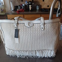 VERA WANG NEW WHITE HANDBAG 15.00