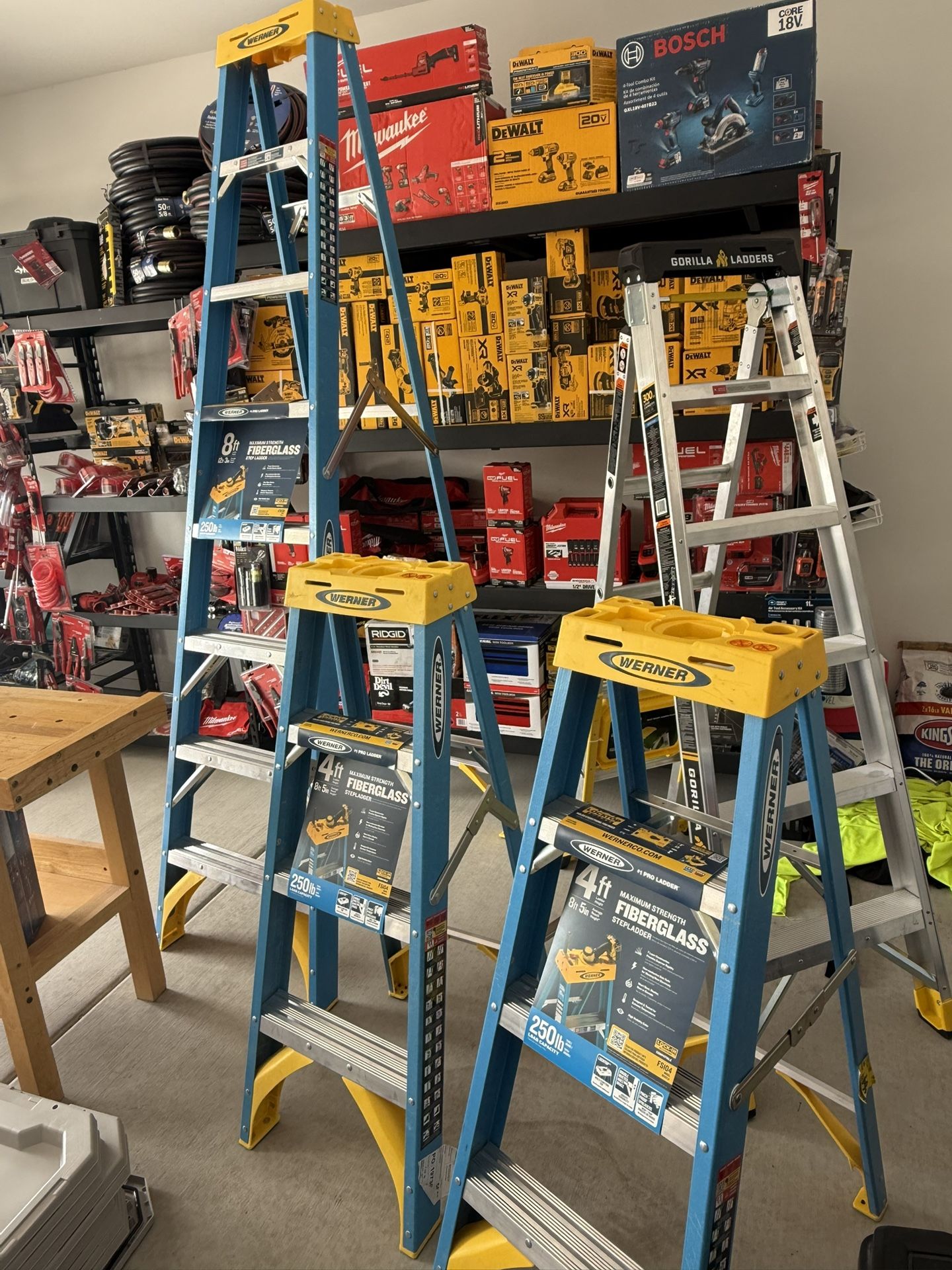 Ladders (all kind of ladder 4 ft 8ft, extended ladders