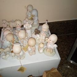 Precious moments Figurines