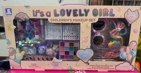 It's a Lovely Girl Children's Makeup Set