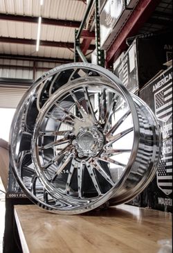 24”/26” Forged Chrome Wheels – Deep Lip Luxury Setup 🛞