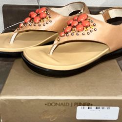 🌸Donald Pliner Boho Leather Camel Tan  Sandals Thongs Adjustable Strap Women’s Hilton