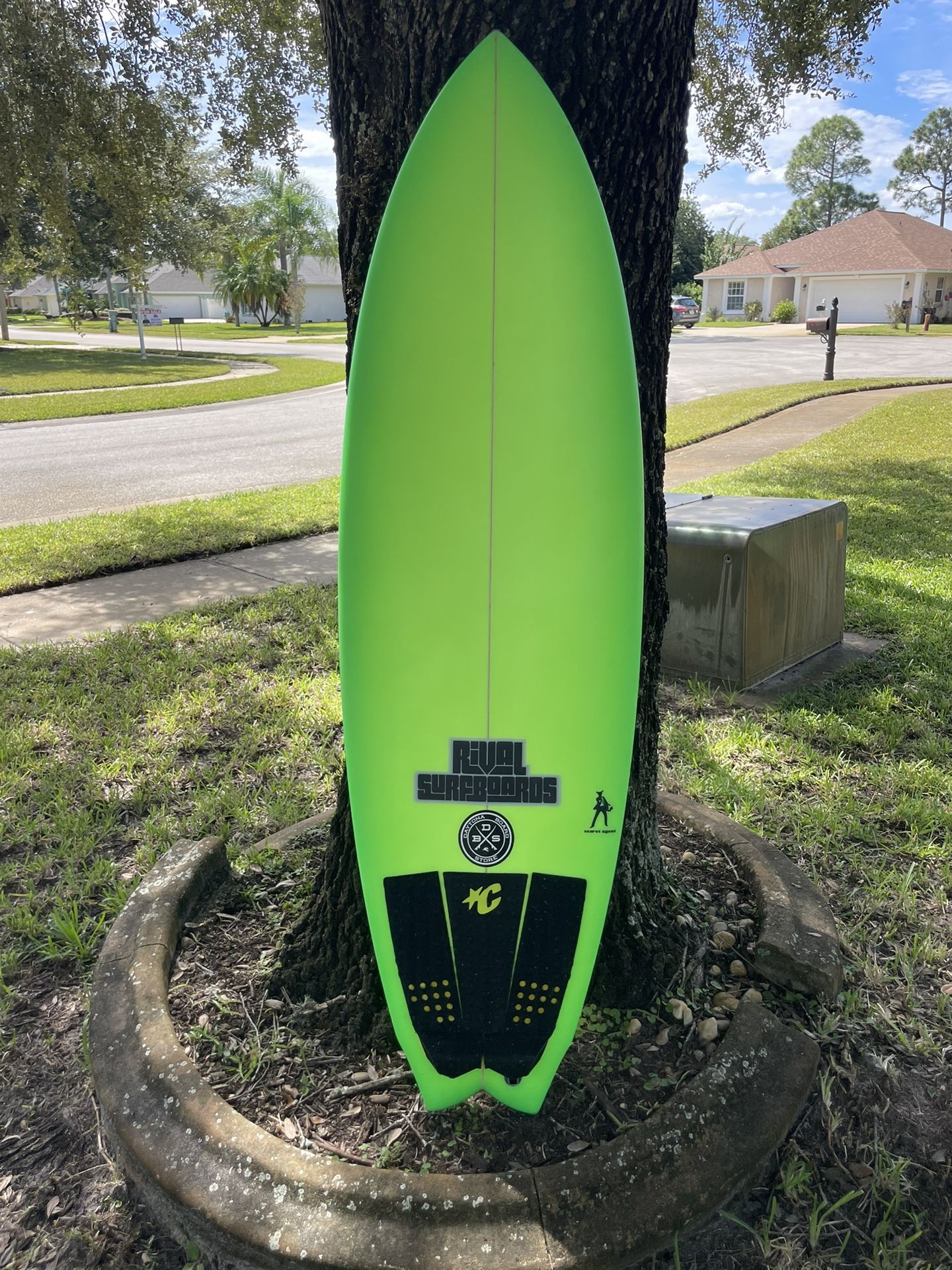 Surfboard 5’4 RIVAL