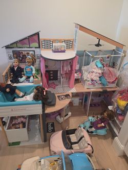 Authentic American girl dollhouse-like new