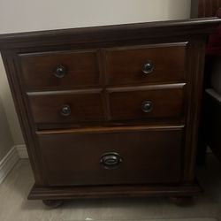 King Bedroom Set With 2 Night Stand And Mattress 