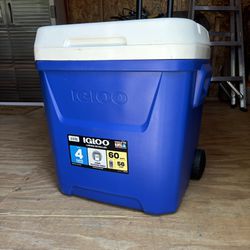 Igloo Ice Cooler With  Handle And. Wheels