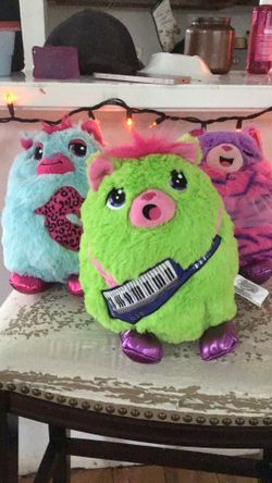 3 stuffed cats