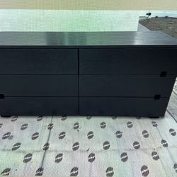 W 5f x 27” x D 20”  6 drawer Dark gray dresser , real wood , beautiful design.