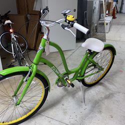 The Electra Townie. Green Bike 