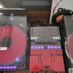 Pioneer DJM 5 Mixer and Turntables 