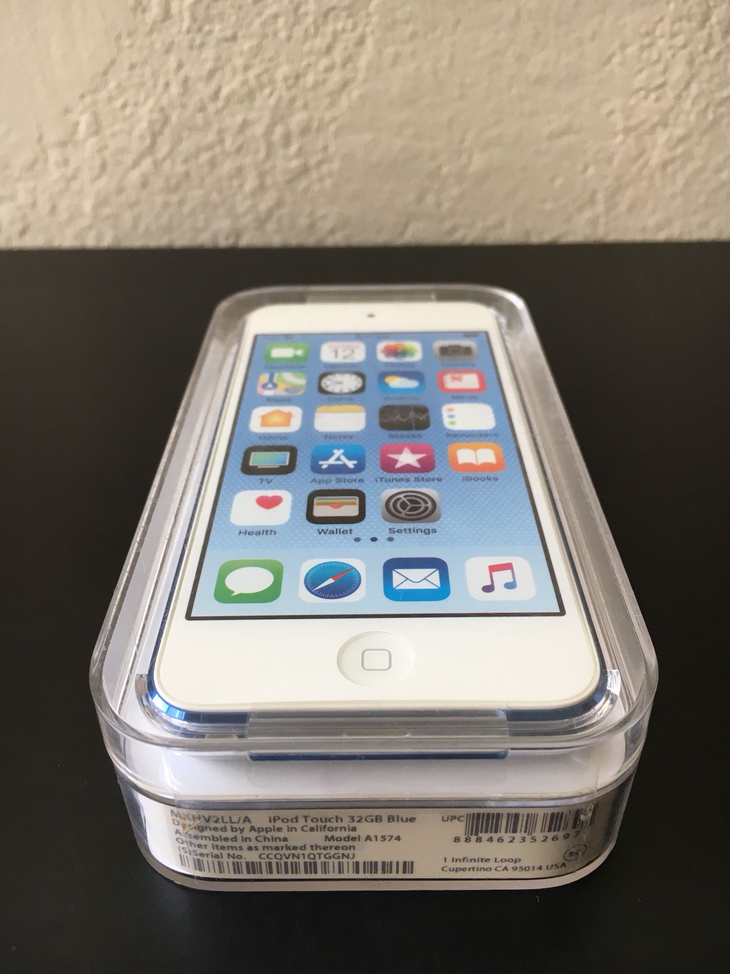 New 32GB iPod Touch 6th Generation Blue