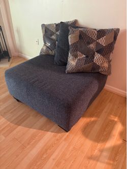 Ottoman and 6 pillows