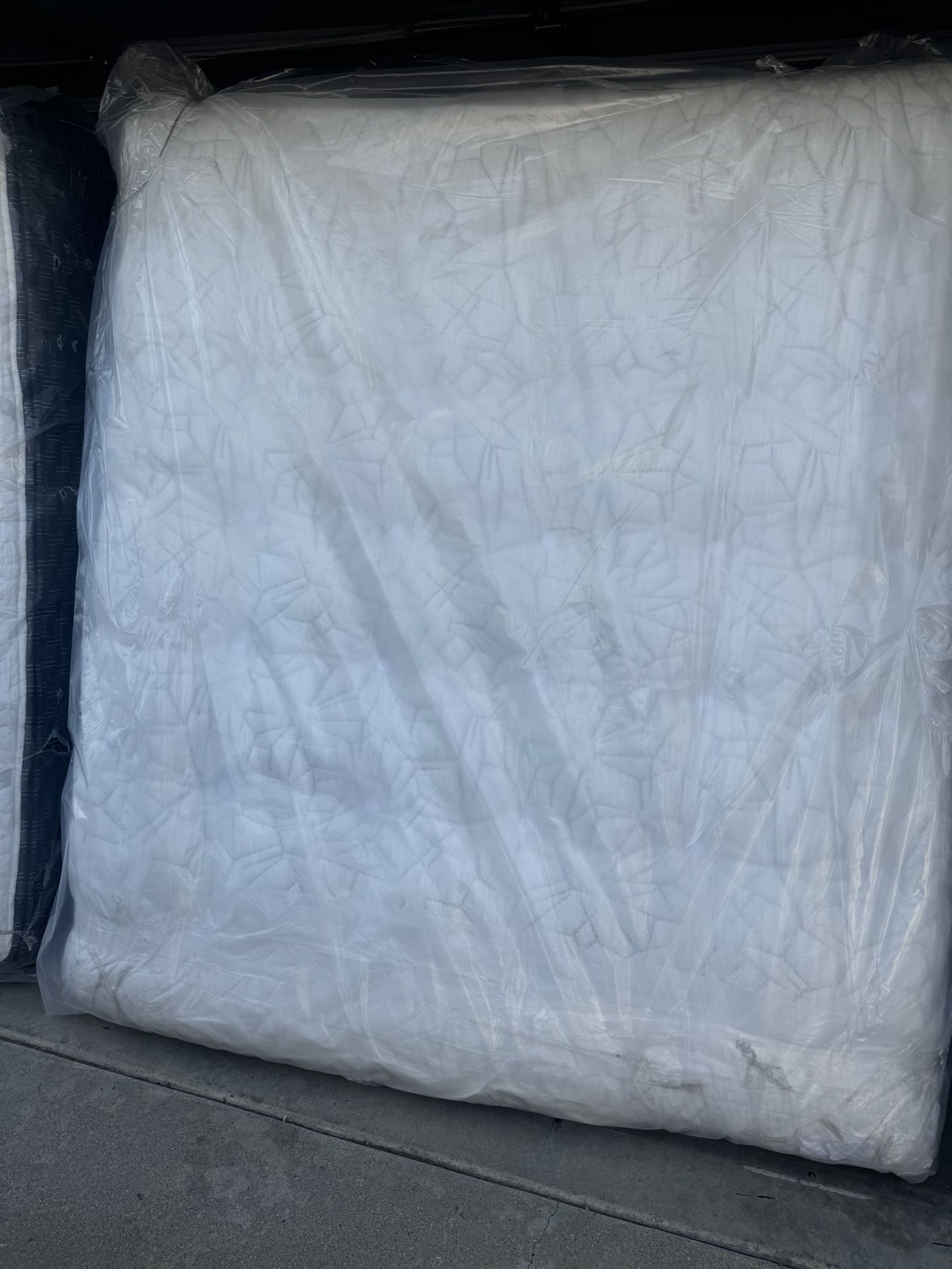 California King Size Bed Mattress King Koil Intimate Medium Plush Pillow Top Stearns & Foster Aireloom Kluft Shifman Tempurpedic Beautyrest Series 2 3