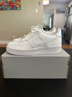 Size 7 kids 8.5 Women’s Nike Air Force 1