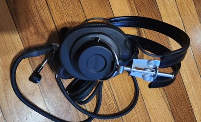 Shure SM2 Broadcasting headset microphone with factory C108 Cable.