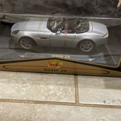 1:18 Premier Edition MAISTO BMW Z8 Diecast Collectors Car.