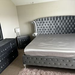 5 Piece Bedroom Set KING (includes NEW mattress)