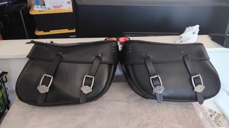 Harley davidson saddle bags