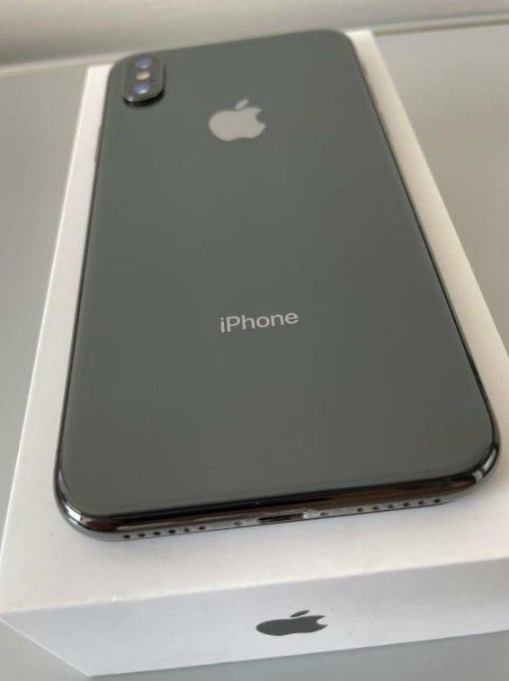 iPhone "X",(256gb memory), ∆Factory Unlocked & iCloud Unlocked..Full fresh Like New & This phone comes with accessories...