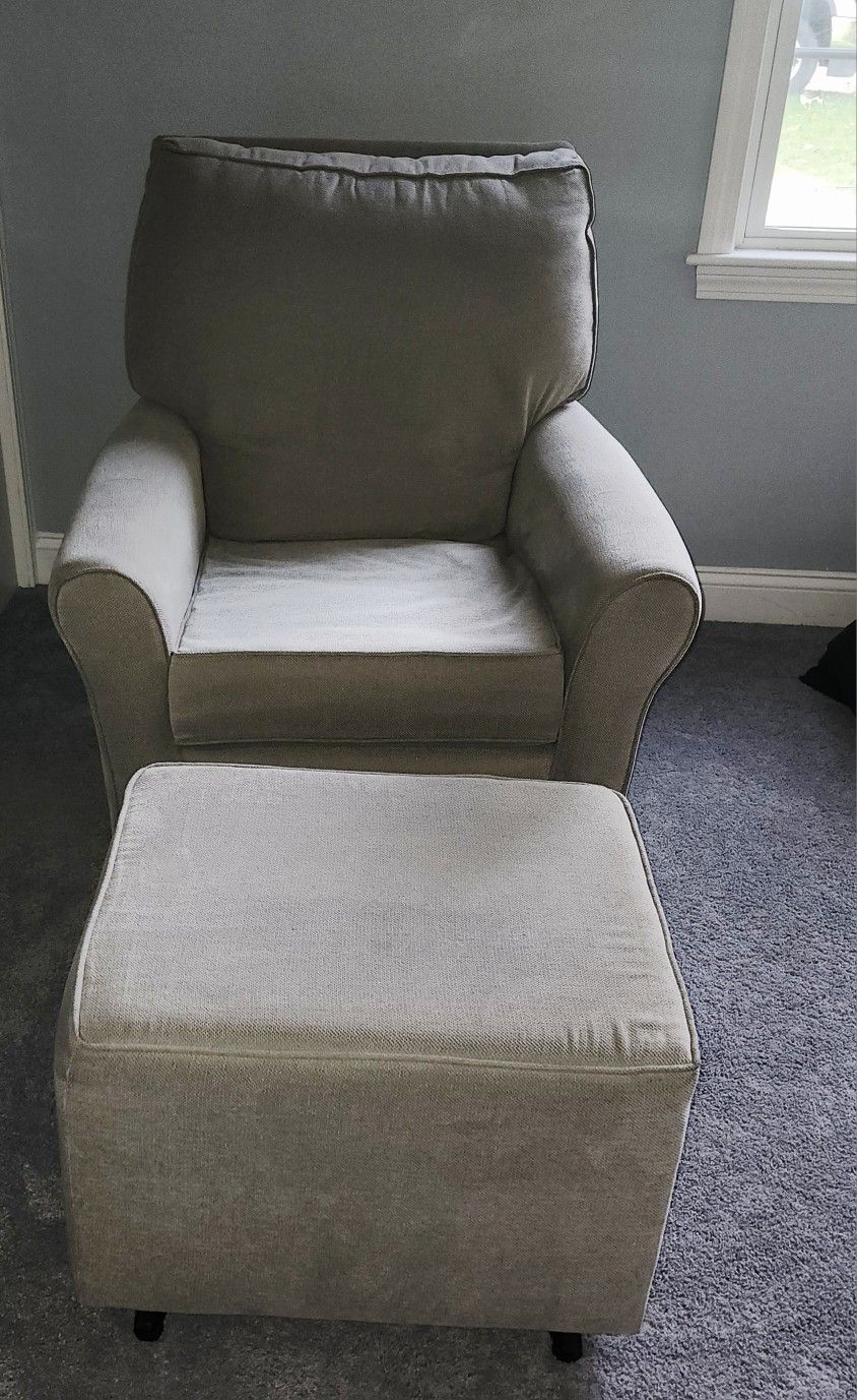 Little Castle Furniture Company Swivel Chair And Ottoman