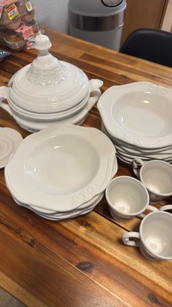 Dish set as is $25