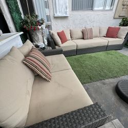 🌴🌴 Beautiful rattan patio set in good condition, very good quality with Sunbrulla cushions