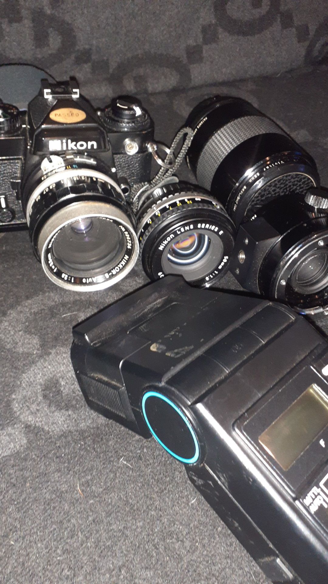 Vintage Vivitar Nikon Camera with 4 Power camera Lens 50mm,55m,90mm,80mm and a Vivitar Zoom Thermistor 5200 Flash