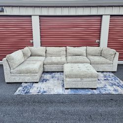 Free Delivery 🚚 Thomasville Tisdale Modular Sectional 6-pc w/ Storage Ottoman