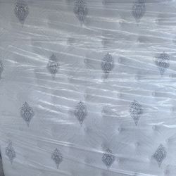 Beautyrest Silver Pillow Top king Mattress 