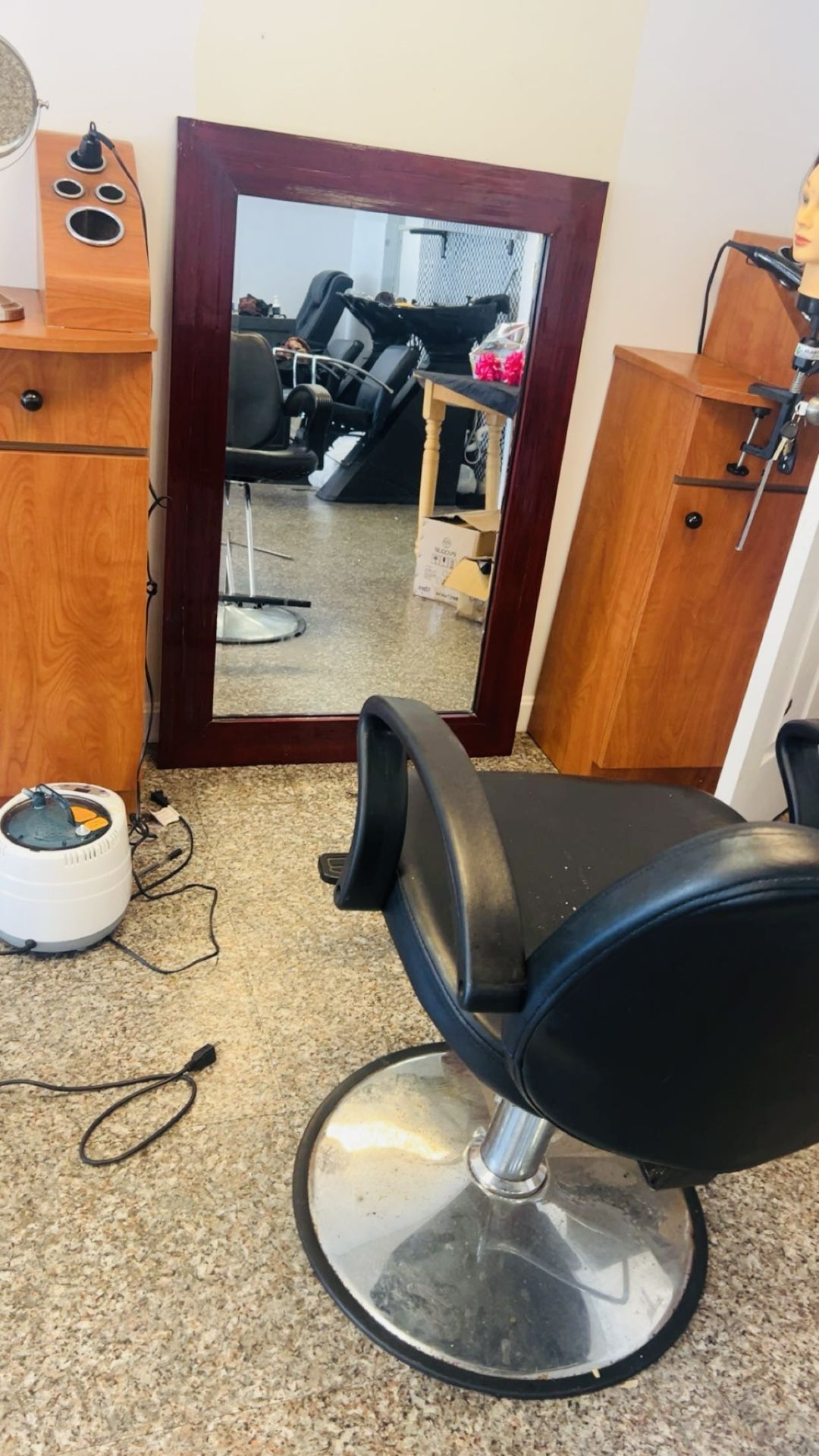 Salon Station