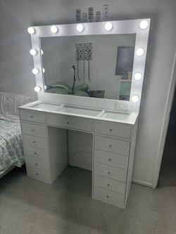 Makeup Vanity And Mirror💕